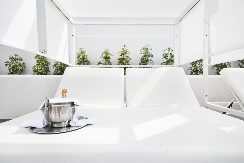 Ekskluzīva atpūtas zona ar šampanieti un baltu dienas gultu Best San Diego