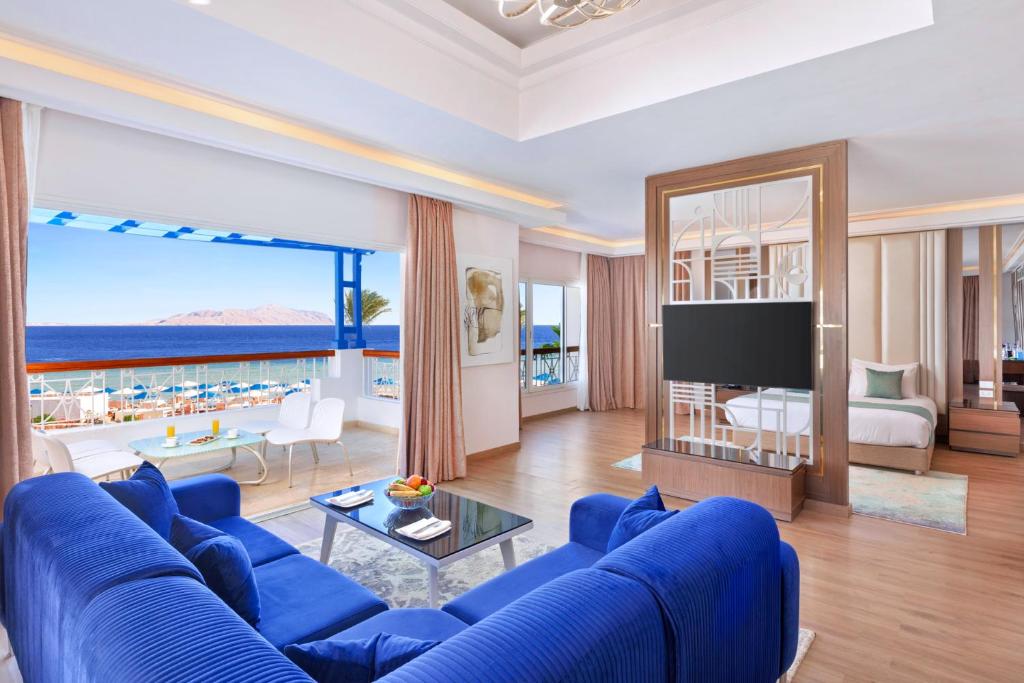 Pickalbatros Palace Sharm El Sheikh elegantā viesnīcas numurā ar skatu uz jūru