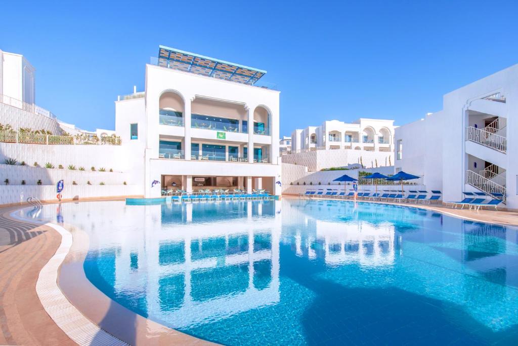 Pickalbatros Palace Sharm El Sheikh baseins ar skatu uz viesnīcu