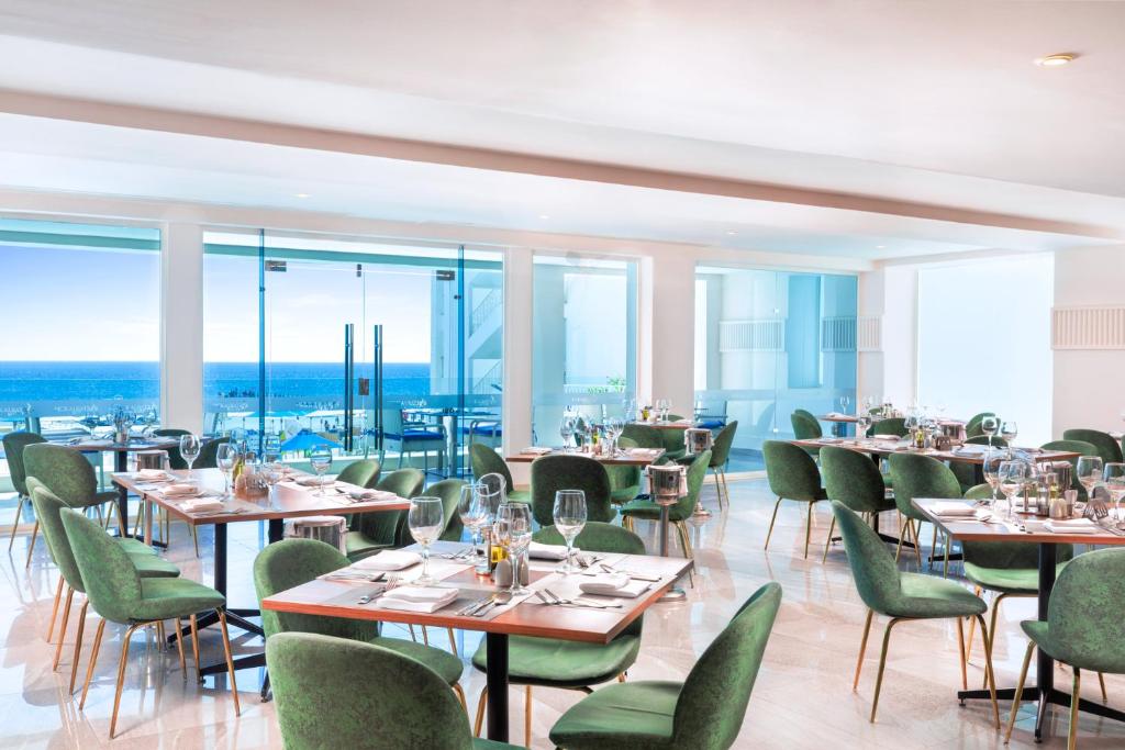 Restorāns ar skatu uz jūru Pickalbatros Palace Sharm El Sheikh.