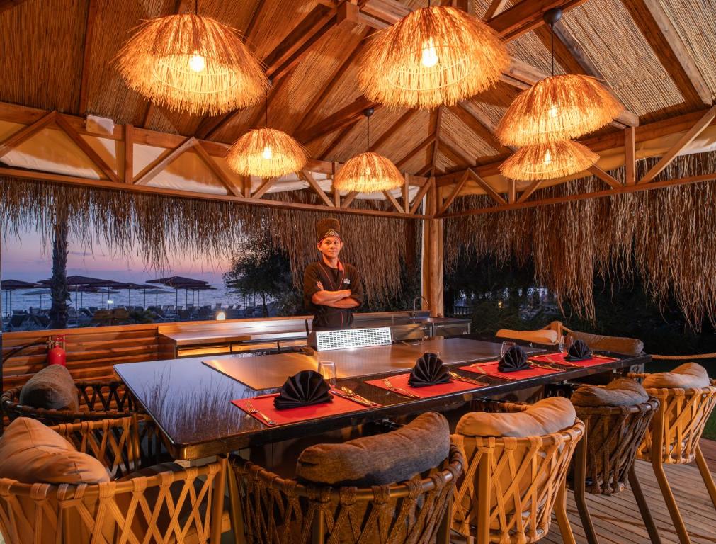 Restorāns pie jūras ar stilīgu interjeru, Ali Bey Club