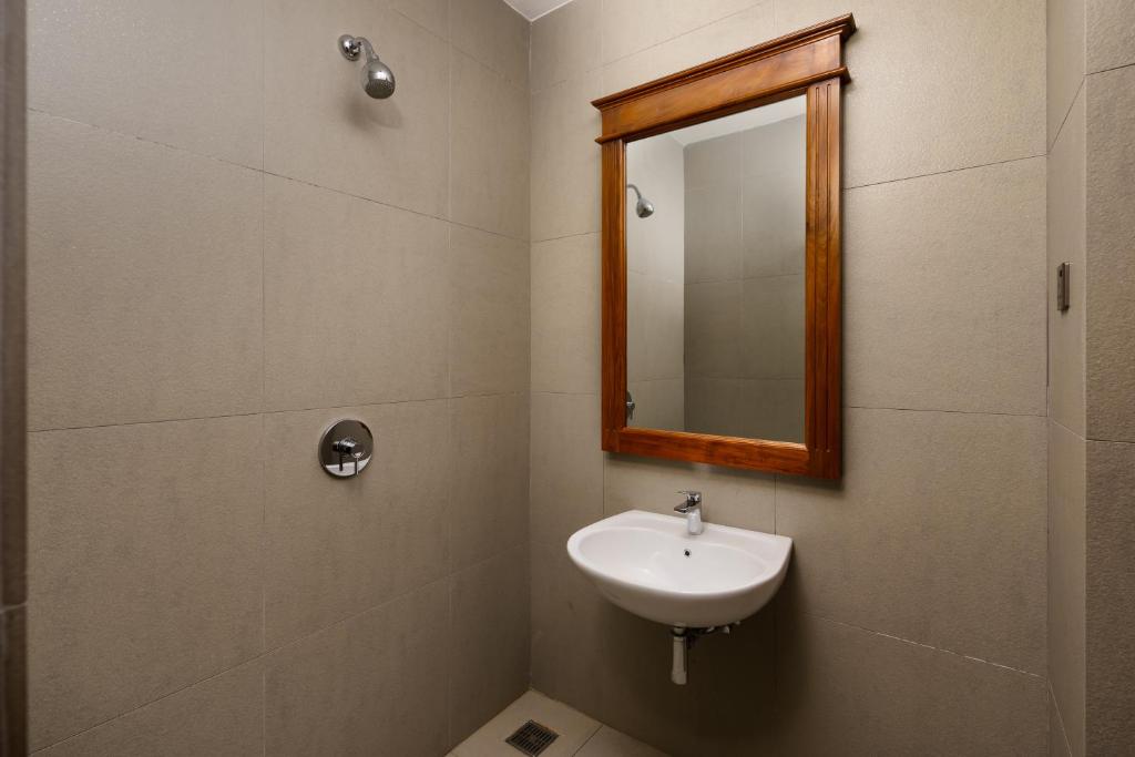 Mūsdienīga vannasistaba Araliya Beach Resort & Spa.