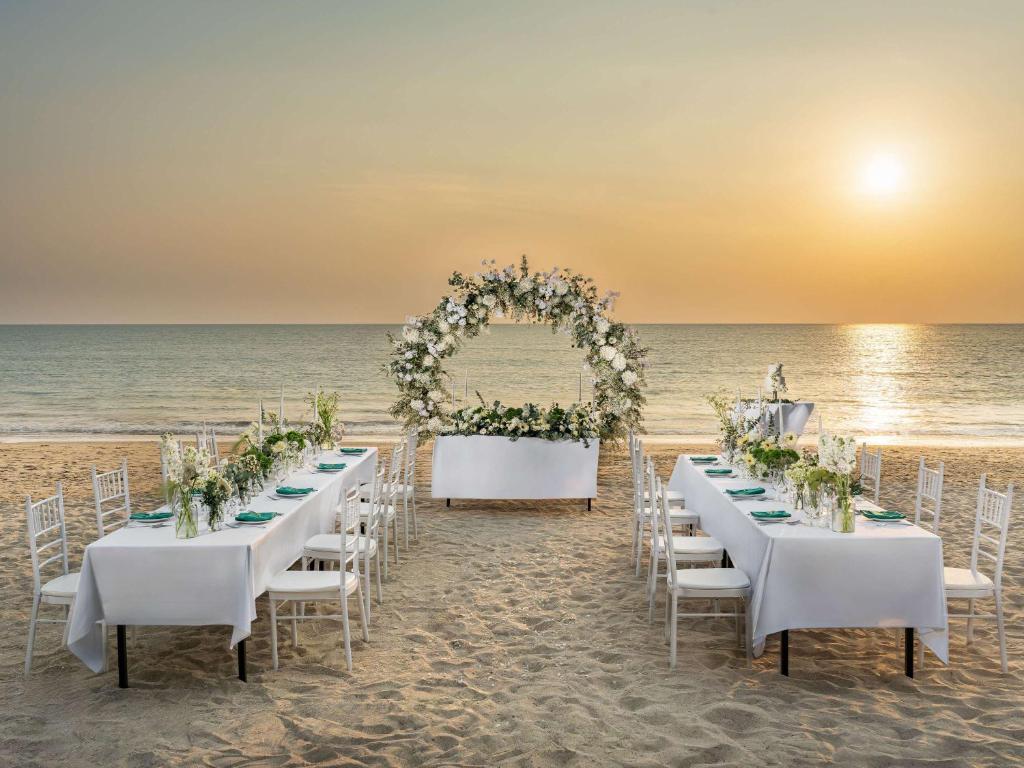Romantiska kāzu ceremonija piekrastē Grand Mercure Khao Lak Bangsak