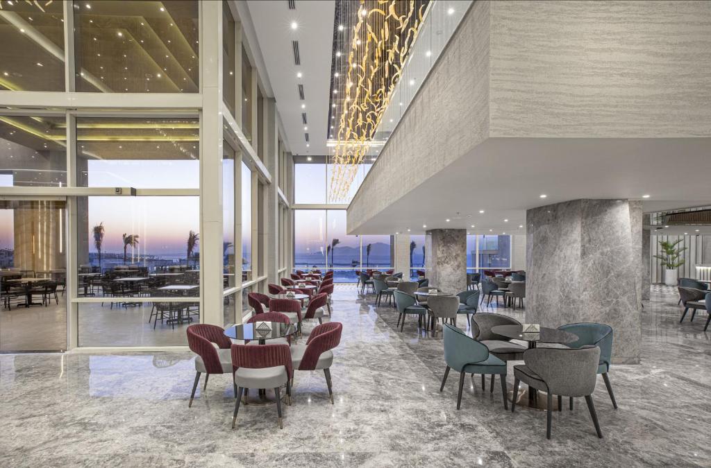 V Hotel Sharm El Shiekh restorāns ar skatu uz jūru