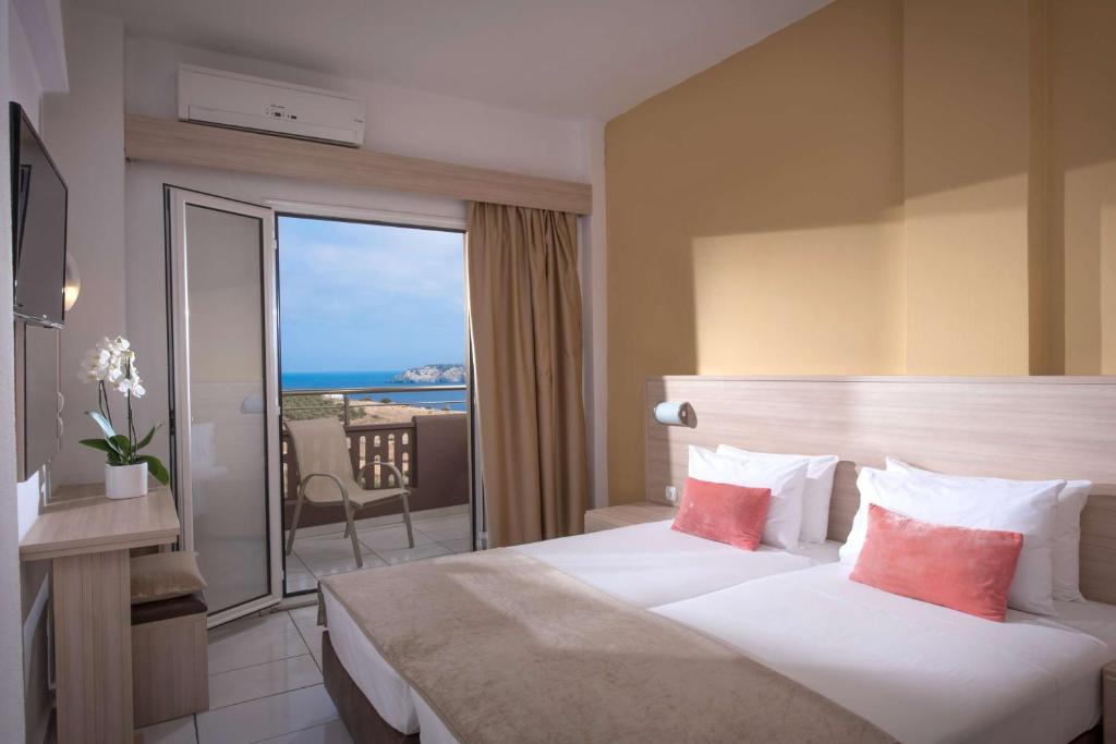Moderns numurs ar skatu uz jūru viesnīcā Blue Bay Resort Crete
