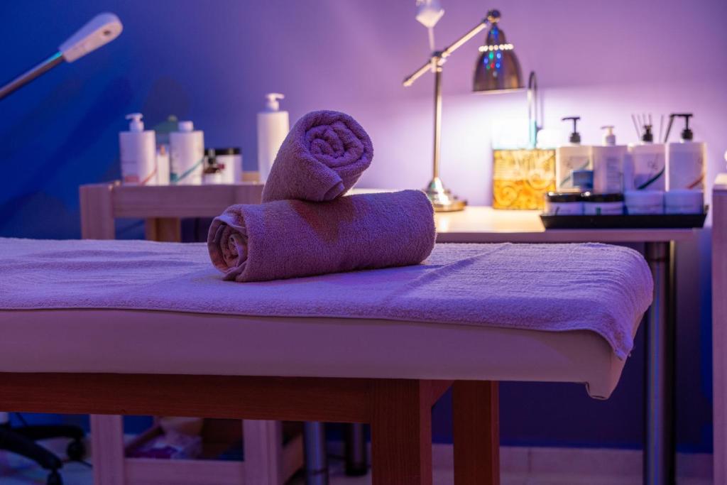Relaksējoša masāžas galda aina Blue Bay Resort Crete spa