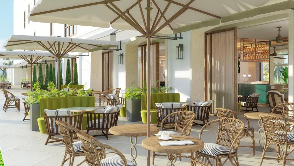 Āra terase ar saulessargiem Gran Hotel Taoro.