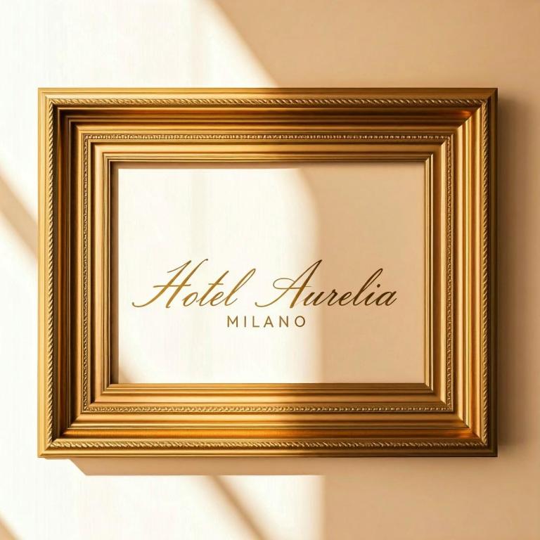 Zelta rāmī redzams "Hotel Aurelia Milano" nosaukums, kas izceļ viesnīcas eleganci un greznību.