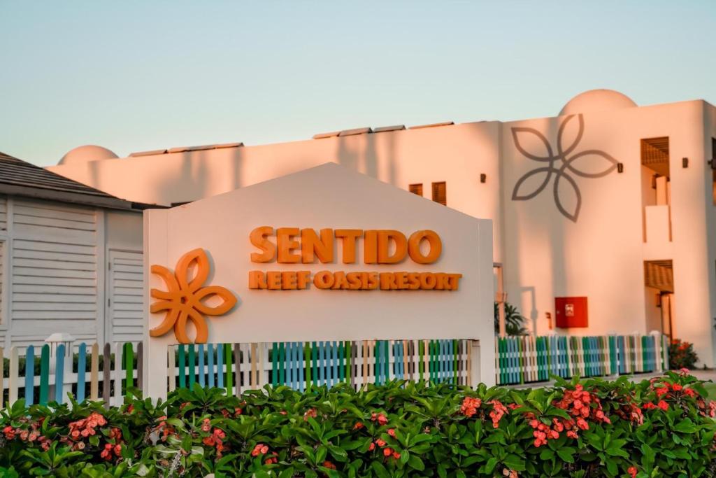 Sentido Reef Oasis Senses Resort ieeja ar ziedu rotājumu