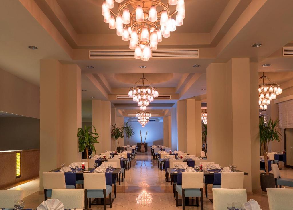 Eleganta restorāna iekšskats Sentido Reef Oasis Senses Resort