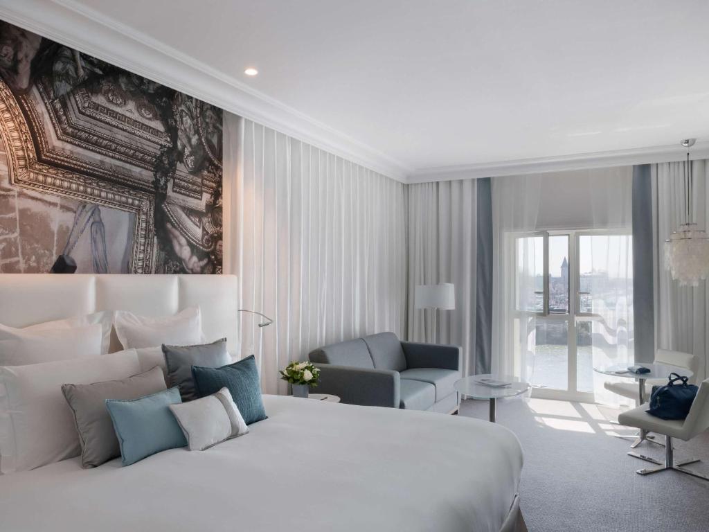 Cures Marines Hotel Thalasso & Spa Trouville - MGallery Collection numurs ar elegantiem akcentiem.