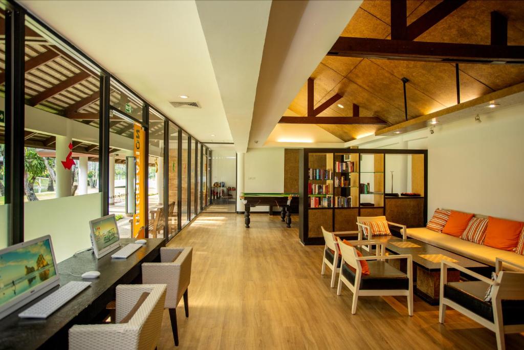 Mūsdienīgs atpūtas un darba stūris Katathani Phuket Beach Resort