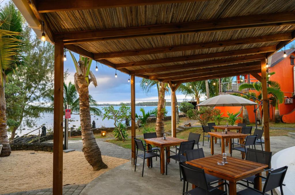 Āra terase pie jūras viesnīcā Flowers of Paradise