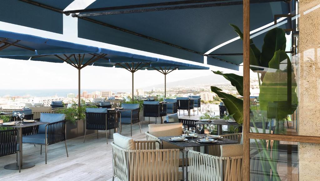 Gran Hotel Taoro terase ar skatu uz okeānu