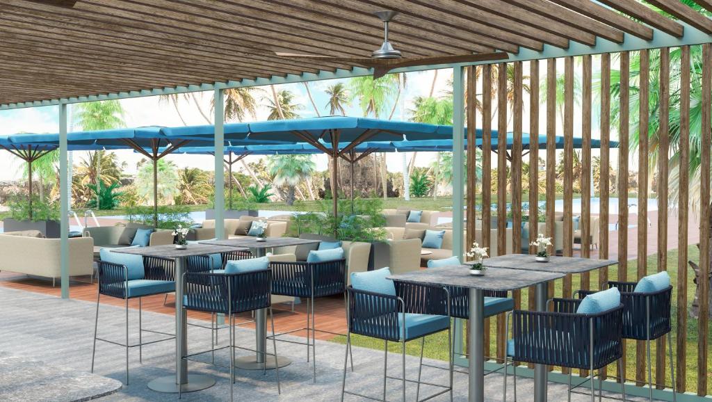 Āra atpūtas zona ar skatu uz baseinu Gran Hotel Taoro.