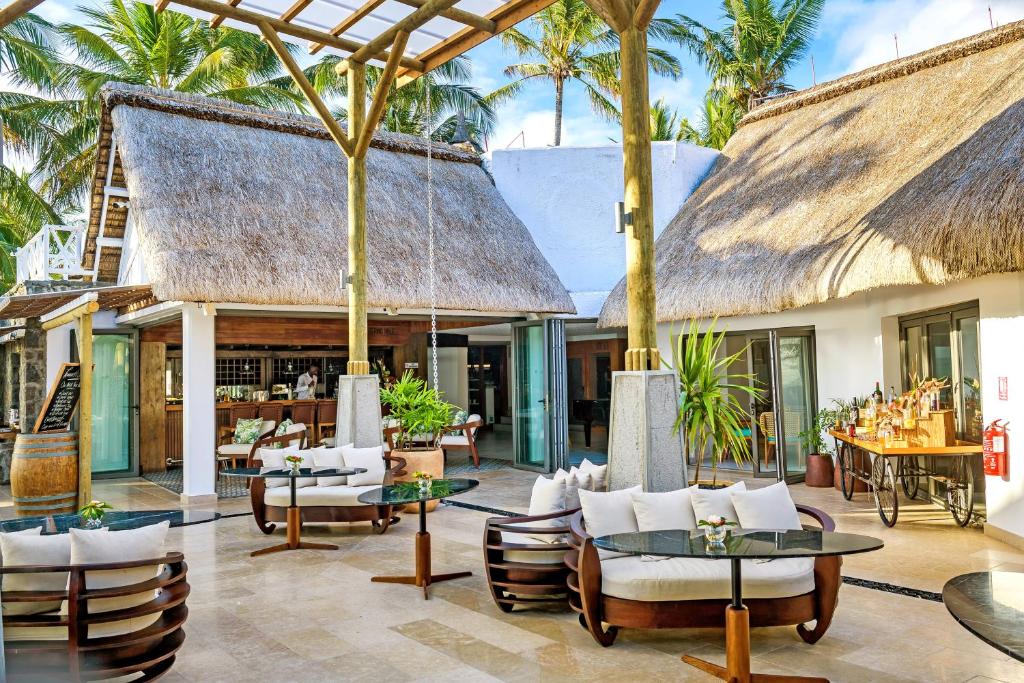 Atpūtas zona ar salmu jumtiem Seasense Boutique Hotel & Spa.