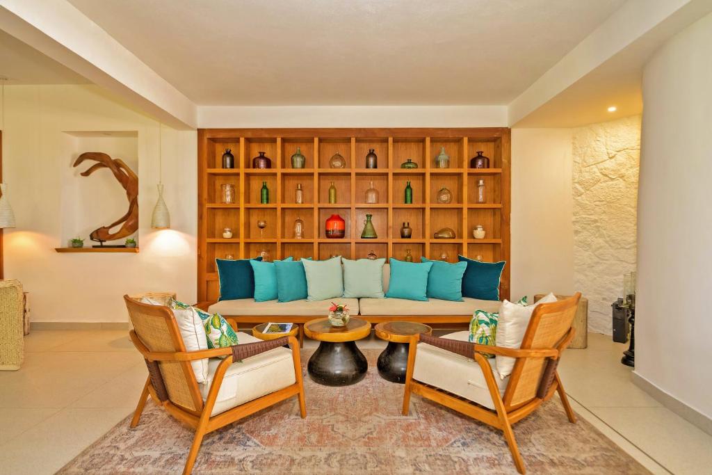 Seasense Boutique Hotel & Spa mājīgs atpūtas stūrītis ar spilgtām krāsām