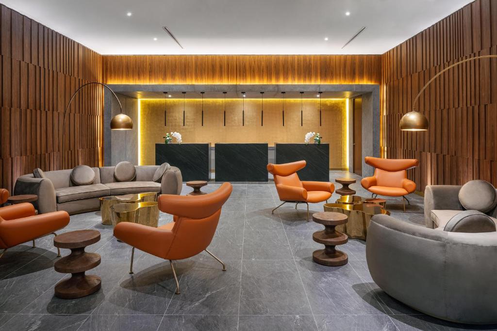 Mūsdienīgs viesnīcas Melia Casa Maya reģistratūras un atpūtas zona.