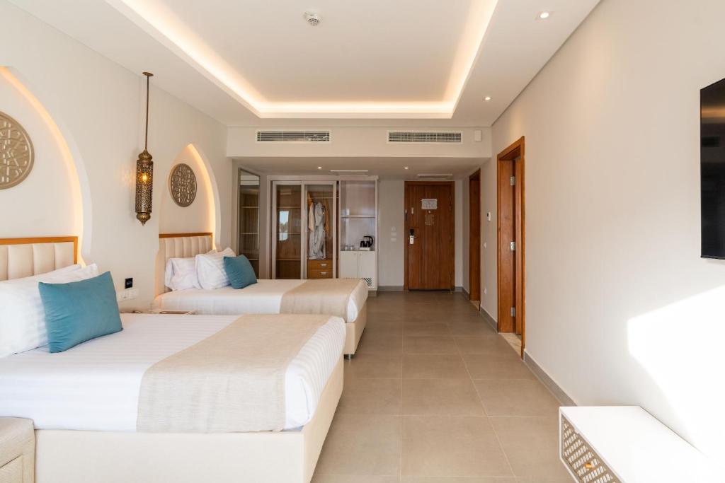 Mūsdienīgs numurs Sunrise Remal Beach Resort ar divām gultām un komfortu.