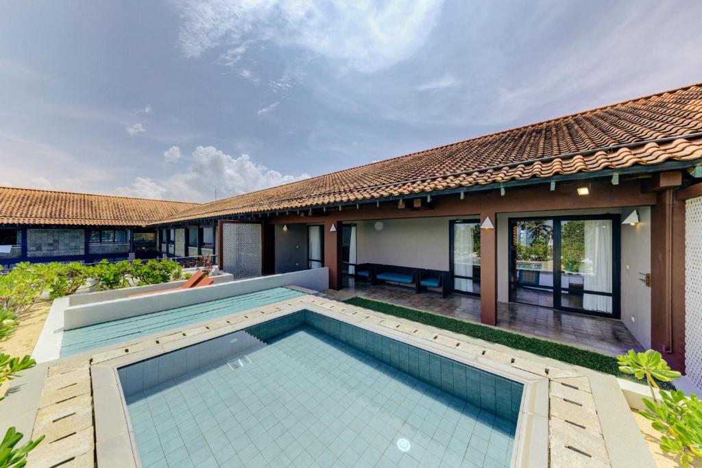 Cinnamon Bey viesnīcas privātā terase ar baseinu