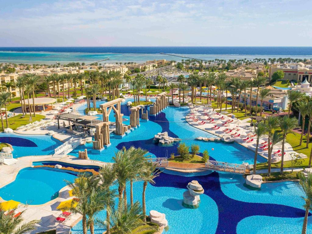 Rixos Premium Seagate Sharm baseins ar skatu uz piekrasti