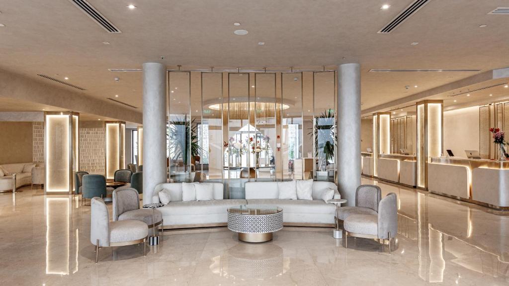 Mūsdienīgs un elegants viesnīcas hols Sunrise Remal Beach Resort