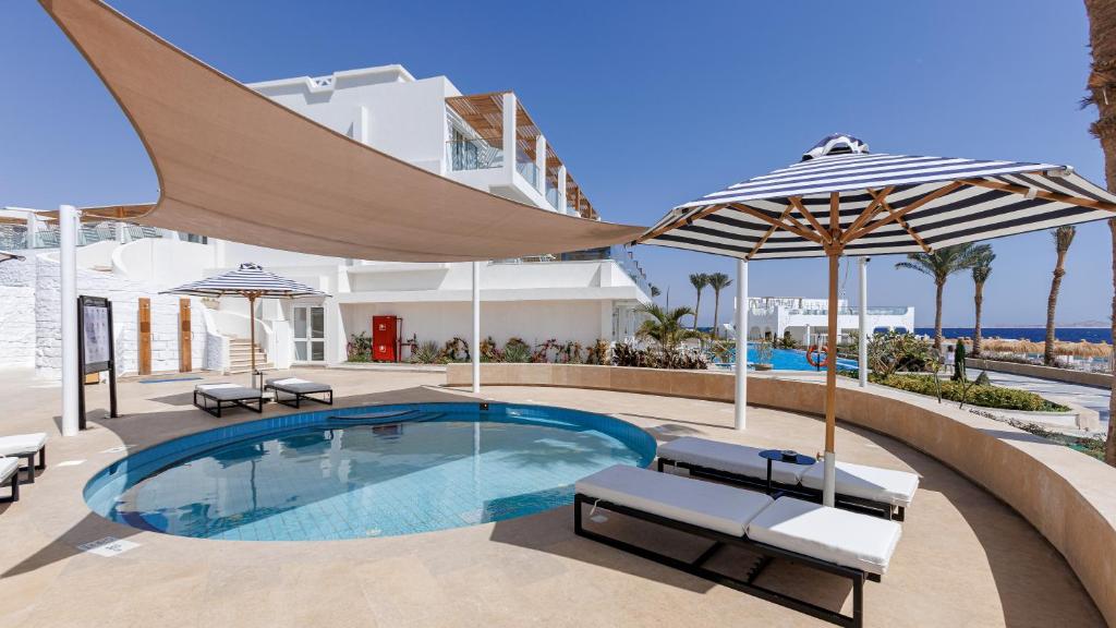 Atpūtas zona pie baseina Sunrise Remal Beach Resort