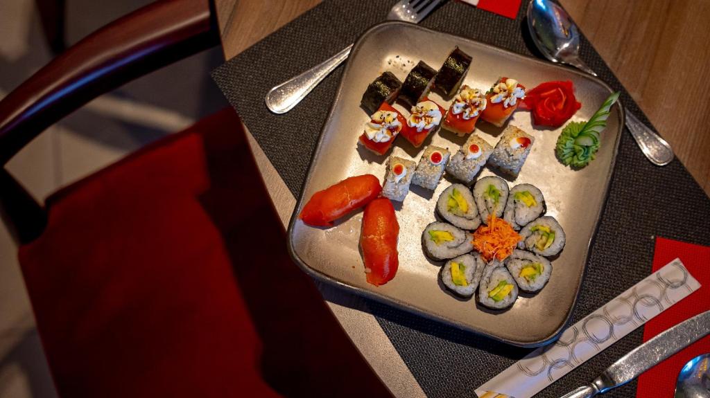 Svaigs suši ēdiens pie Ali Baba Palace Resort