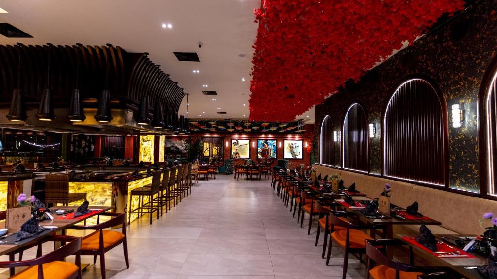 Elegant dining area at Ali Baba Palace Resort with floral decor.