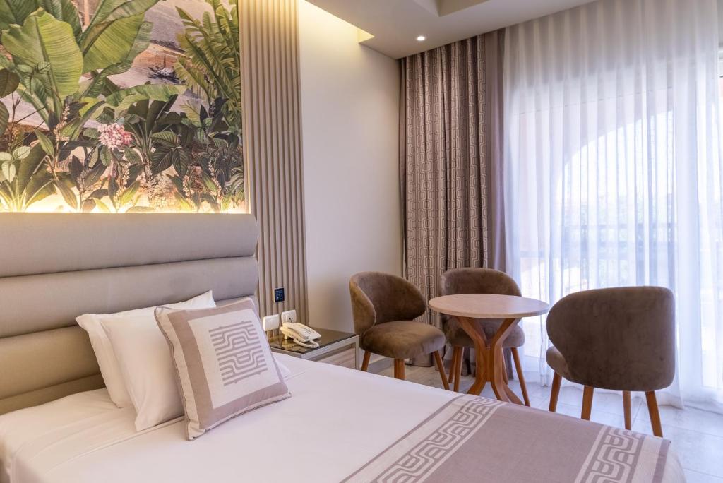 Mūsdienīgs numurs ar ērtu gultu un elegantu interjeru, Ali Baba Palace Resort.