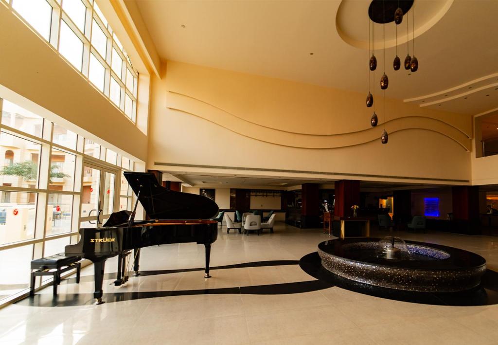 Mūzikas stūrītis ar pianīnu viesnīcā Tropitel Sahl Hasheesh