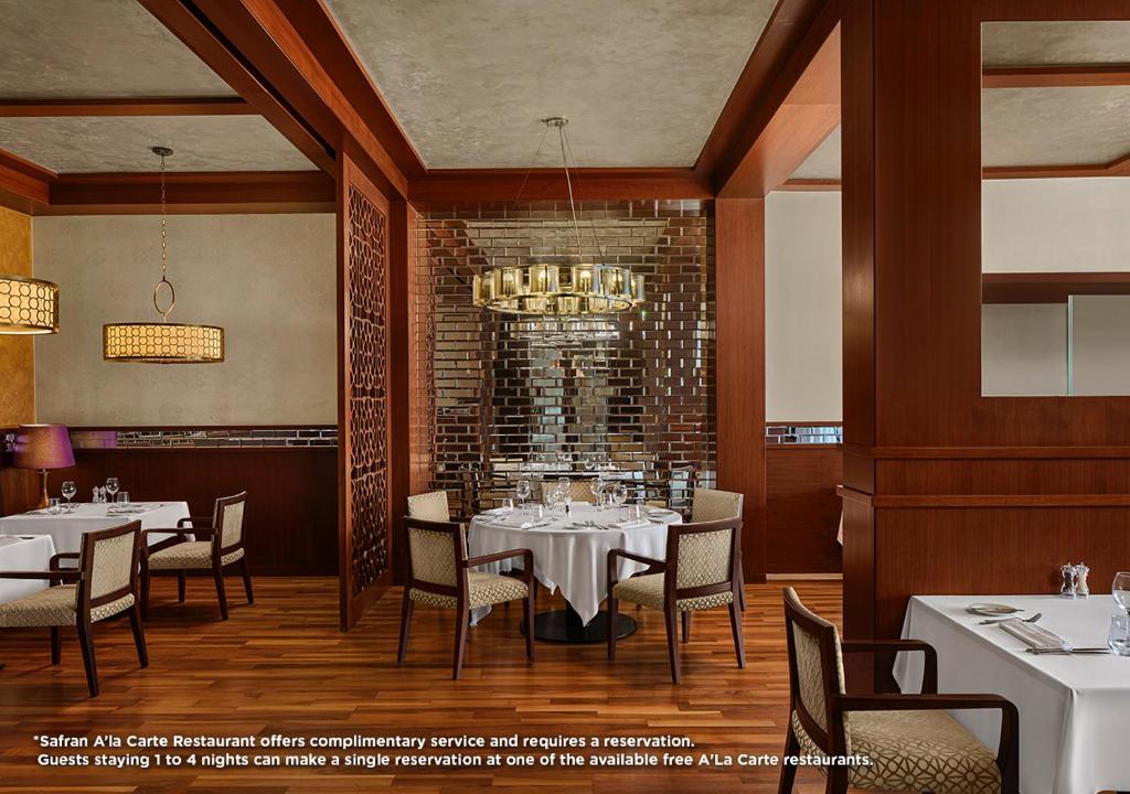 Eleganta Safran A'la Carte restorāna interjers hotelī Akra Sorgun Tui Blue Sensatori.