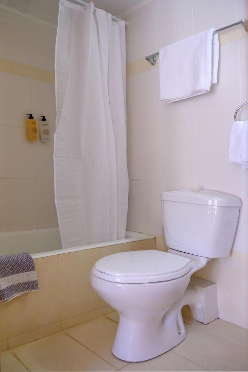 Vannas istaba ar vannu un tualeti Zeus Hotels Ydoria Resort