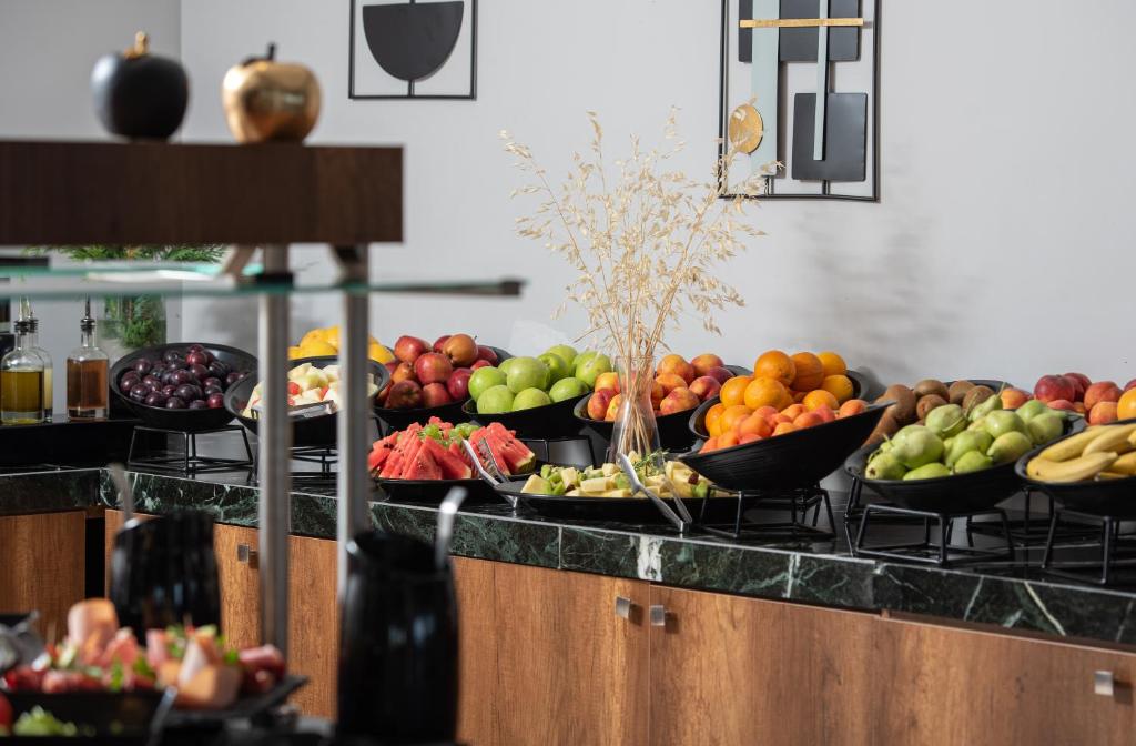 Veselīgs augļu bufete Sea Coast Resort Halkidiki ar dažādām sezonas delikatesēm