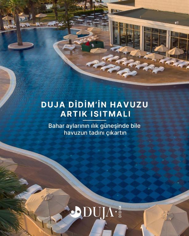 Duja Didim viesnīcas siltā peldbaseina skats piekrastē