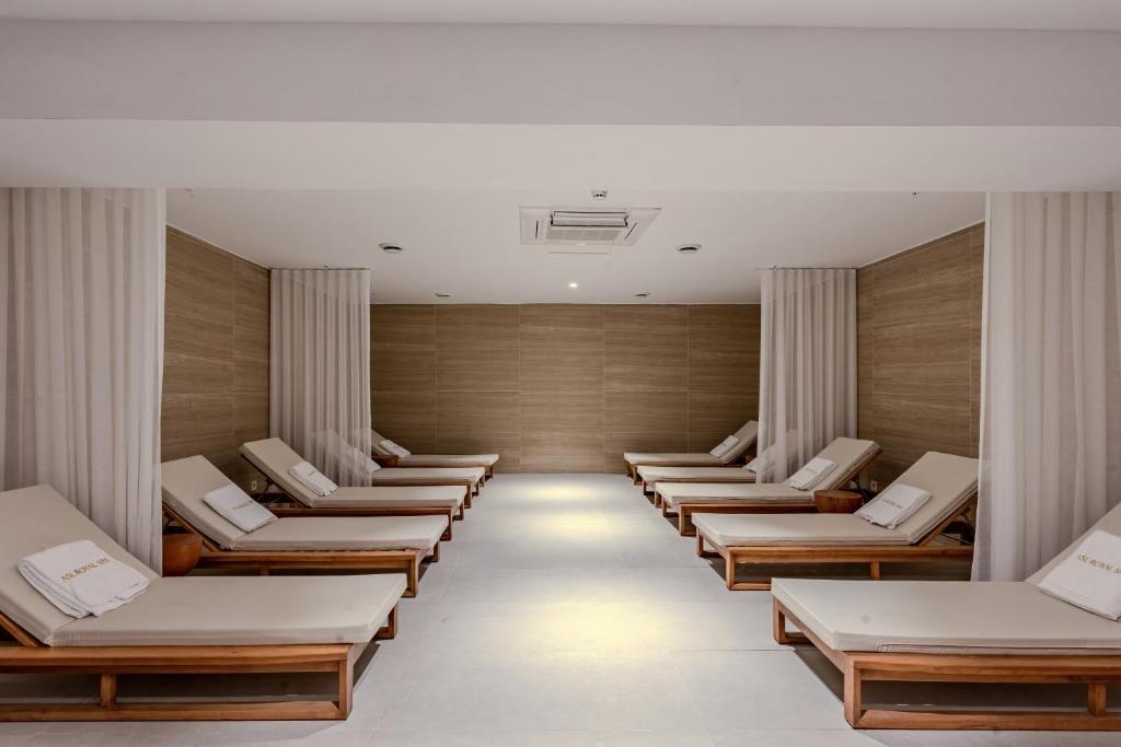 Relaksējoša atpūtas zona Bergiz Hotels & Resort Kemer ar guļamkrēsliem