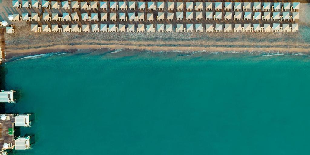 Sherwood Exclusive Kemer pludmales mākonīši piekrastē