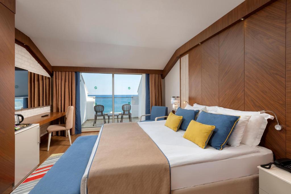 Numurs ar skatu uz jūru hotelī Sherwood Exclusive Kemer