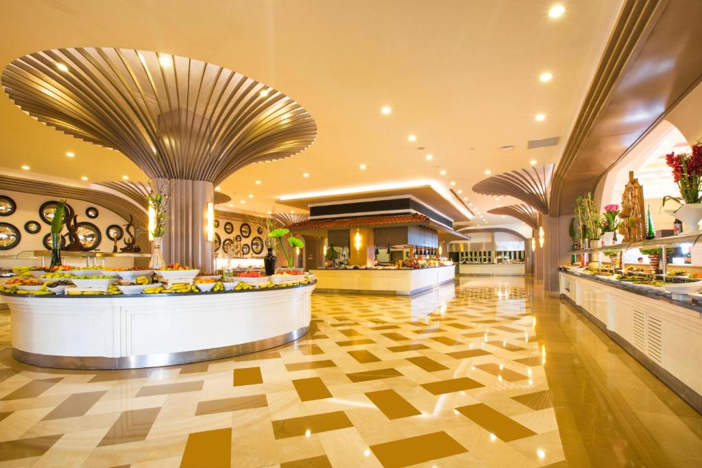 Elegant buffet area at Sherwood Exclusive Kemer with stylish decor and abundant food.