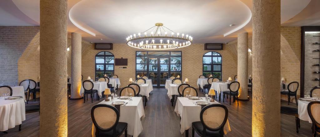 Elegant dining area at Mirage Park Resort with stylish decor and chandelier.