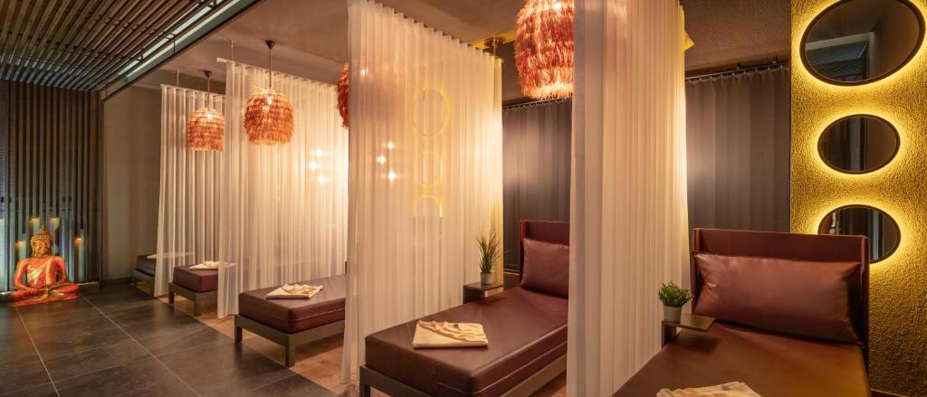 Spa at Mirage Park Resort ar relaksējošām gultām un mīksto apgaismojumu