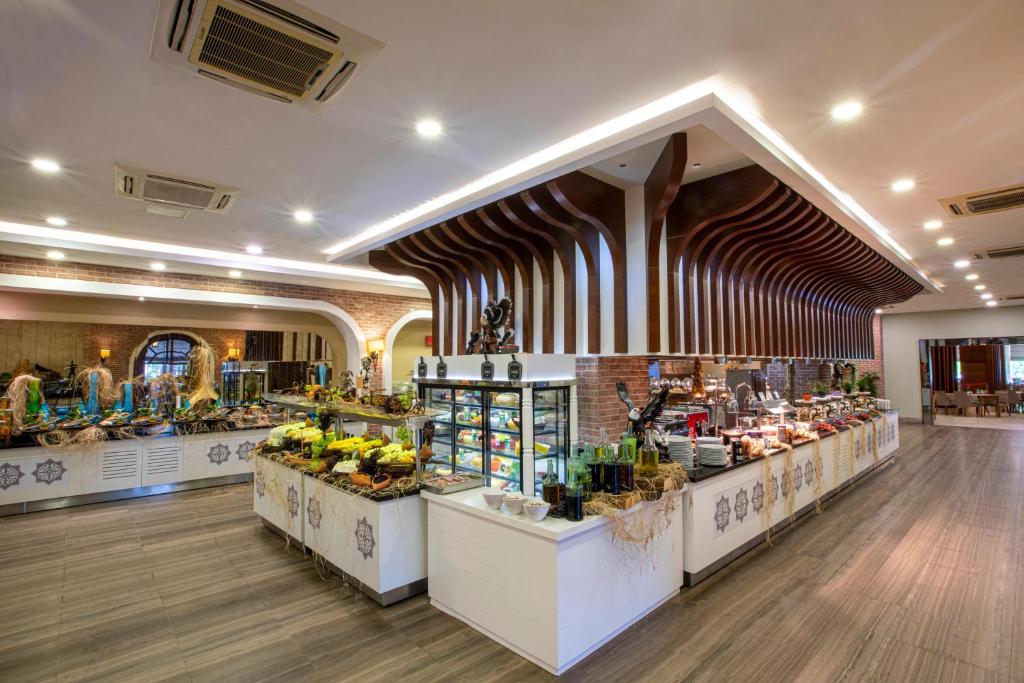 Buffet dining area at Sherwood Exclusive Lara with a variety of dishes.