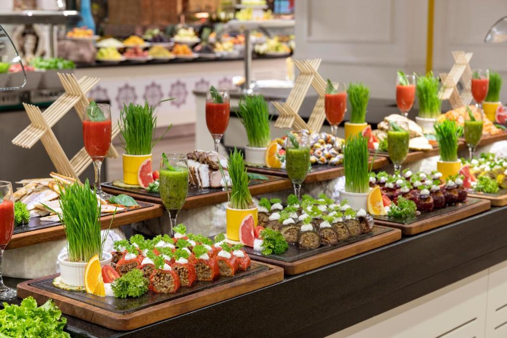 Šefpavāra sagatavota bufete ar suši un dzērieniem Sherwood Exclusive Lara