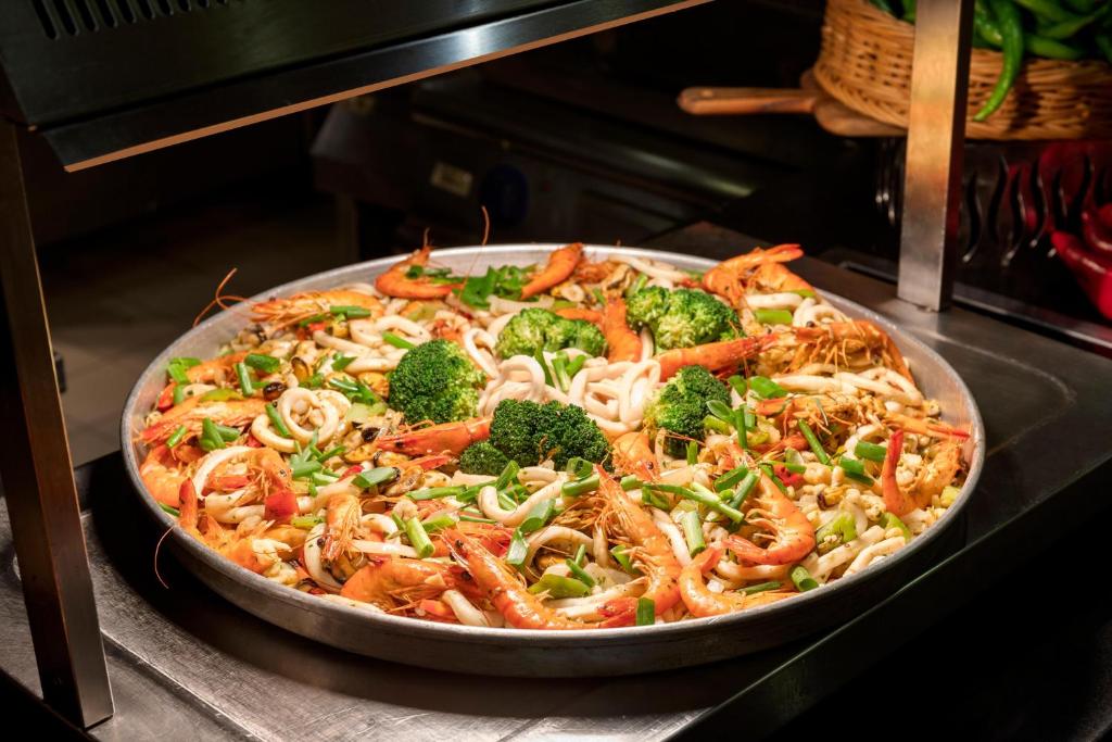 Svaigs jūras velšu šķīvis ar garnelēm un brokoļiem - Sherwood Exclusive Lara