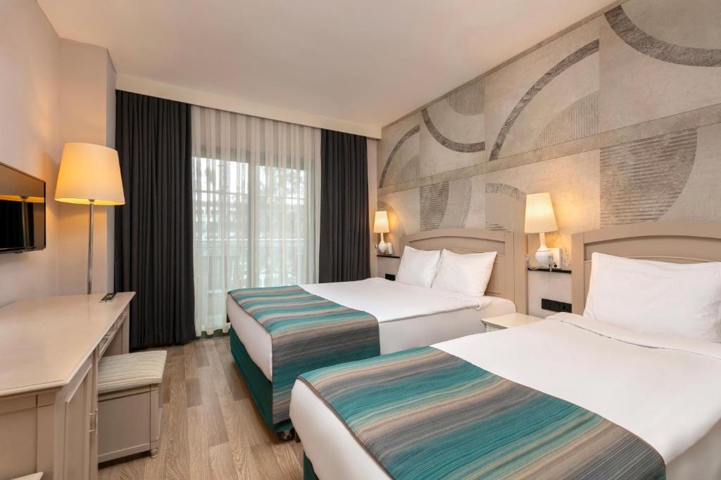 Divguļamais numurs ar mīkstiem gultas veļas un mūsdienīgu dizainu, Greenwood Kemer Resort