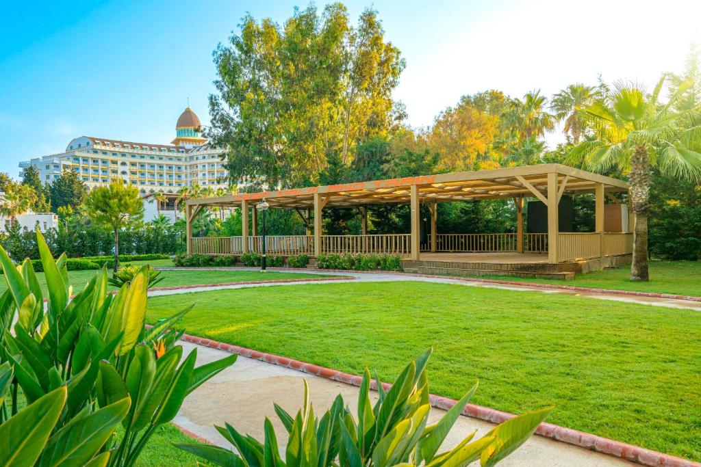 Dārza paviljons pie Kirman Sidemarin Beach & Spa viesnīcas