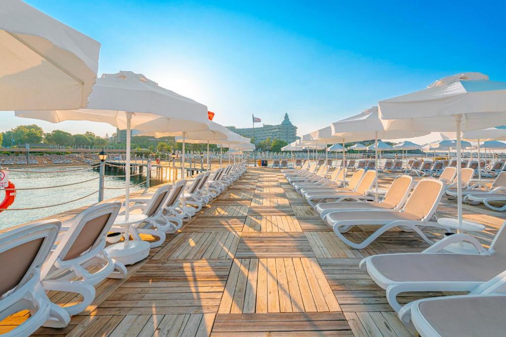 Vasaras atpūtas zona piekrastē pie Kirman Sidemarin Beach & Spa