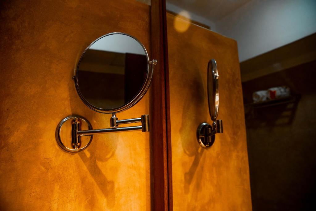 Vannas istabas spogulis SBH Monica Zanzibar viesnīcā