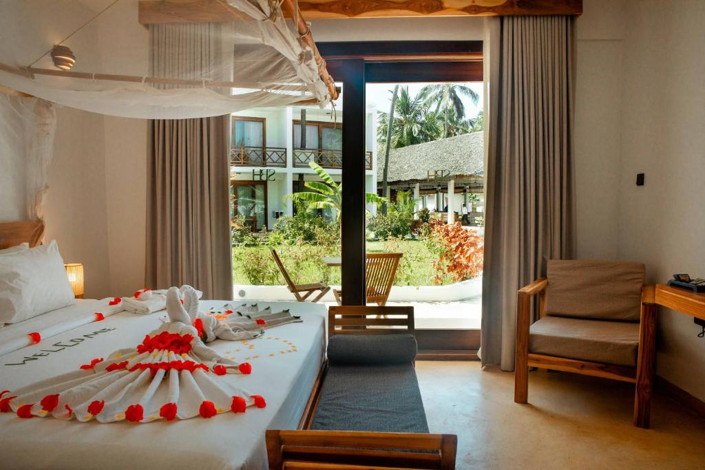 SBH Monica Zanzibar numurs ar skatu uz dārzu