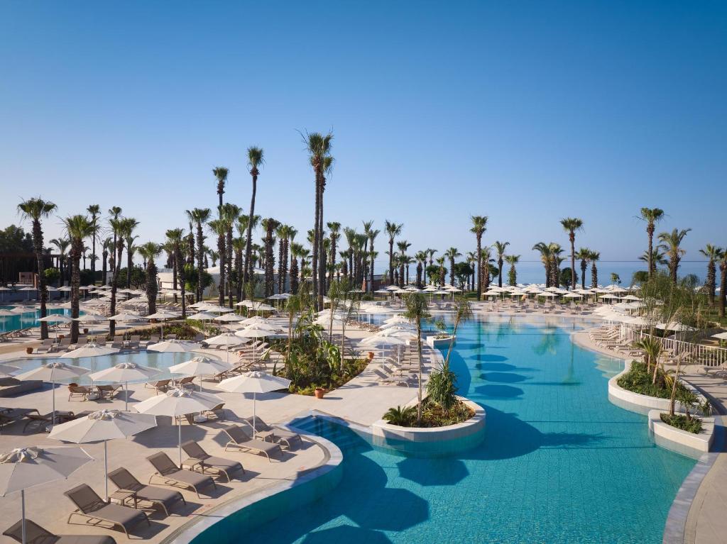 Paloma Grida baseins piekrastes ainavā